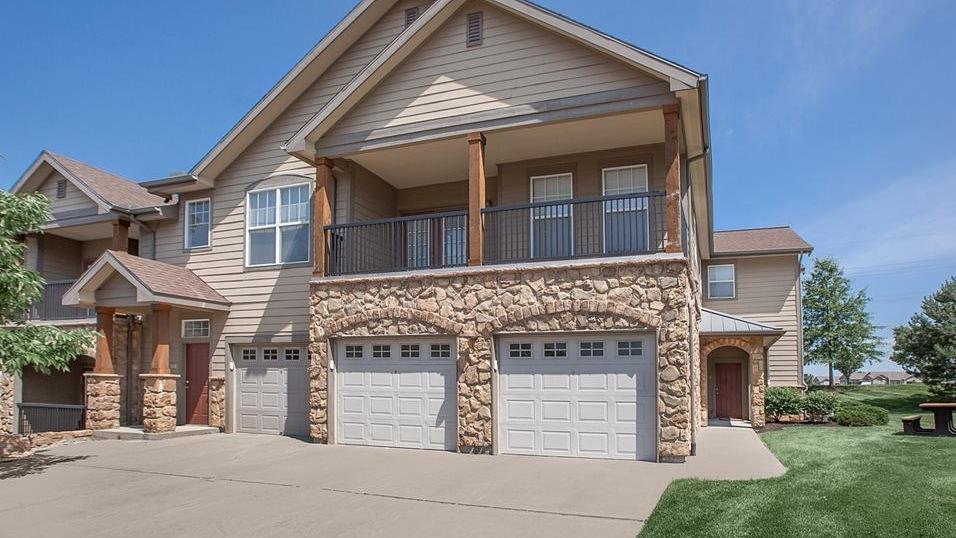 Landing Furnished Apartment Stonepost Ranch Apartments, Overland Park